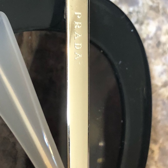 Prada sunglasses. Worn once. Paid $400 - Picture 3 of 4